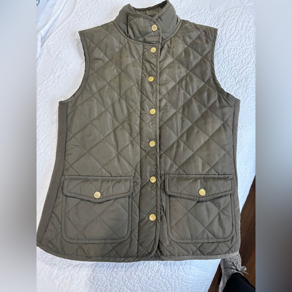 Max Studio Quilted Vest with pockets - army green/gold trim - size M -